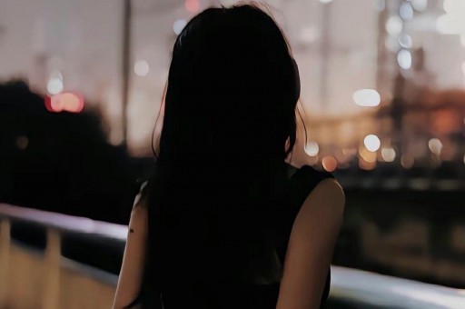 演员闫学晶发声明辟谣：多人凭空编造、传播其“偷税漏税”“与他人存在不正当关系”等不实消息已起诉；此前其因“哭穷”被多平台封禁